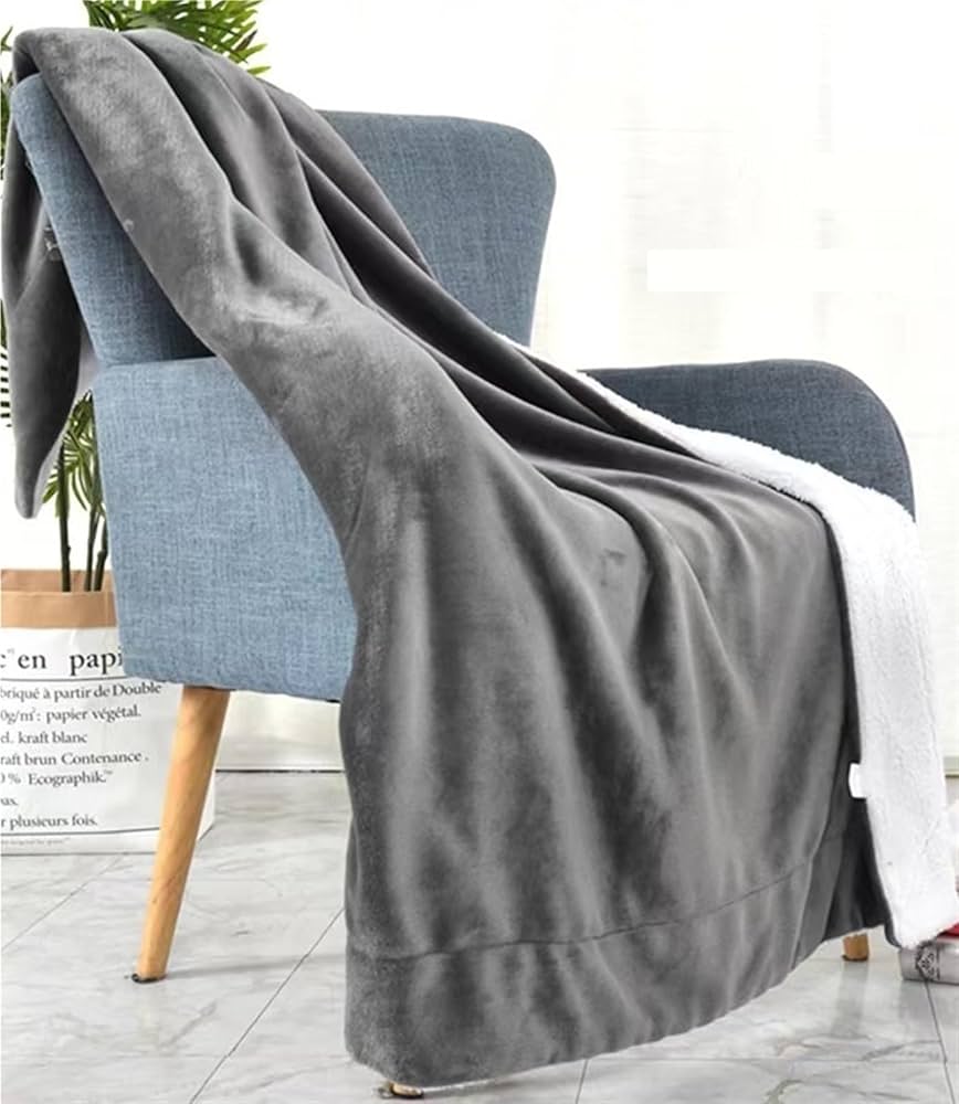 MANTA DE FELPA CON PIEL DE CARNERO PLOMO