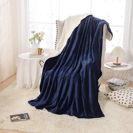 MANTA DE FELPA CON PIEL DE CARNERO AZUL ACERO